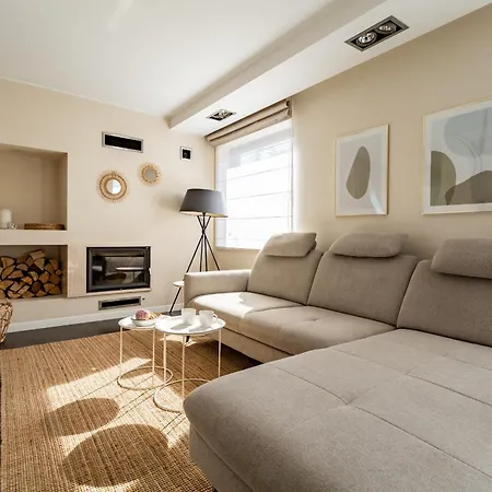 Redlowo Luxury By Bookinghost Daire