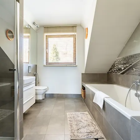 Daire Redlowo Luxury By Bookinghost