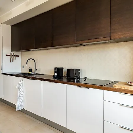 Daire Redlowo Luxury By Bookinghost